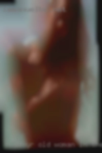 30 yr old woman in the nude